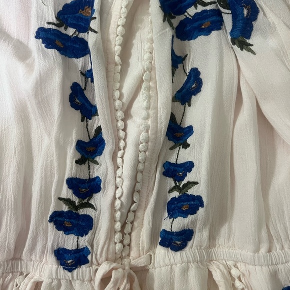 American Eagle Embroidered floral Romper - Picture 3 of 4